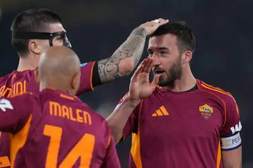 La Roma cala il tris alla Cremonese: i giallorossi agganciano il Napoli al terzo posto