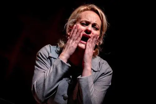 Il suo nome è Maria Stuarda. E smaschera le violenze