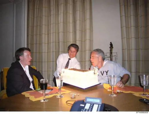 Peter Mandelson (a sinistra) e Jeffrey Epstein