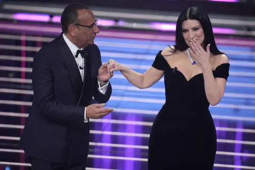 I conduttori, i cantanti,  le luci dell'Ariston: le immagini più belle di Sanremo