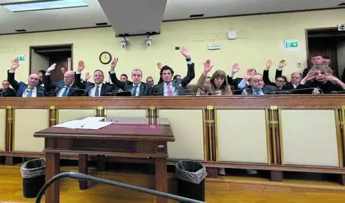 Dossieraggi, tutti contro De Raho. Ma l'opposizione attacca l'Antimafia