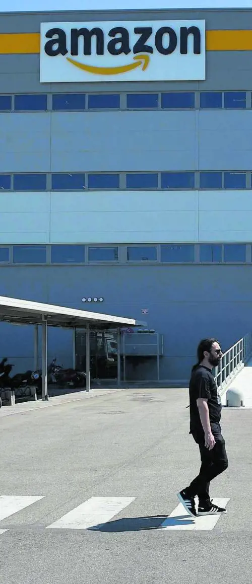 Il Garante blocca Amazon. "Ha schedato i dipendenti"