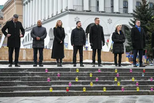 Zelensky, appello dal bunker. E Putin: "La guerra va avanti"