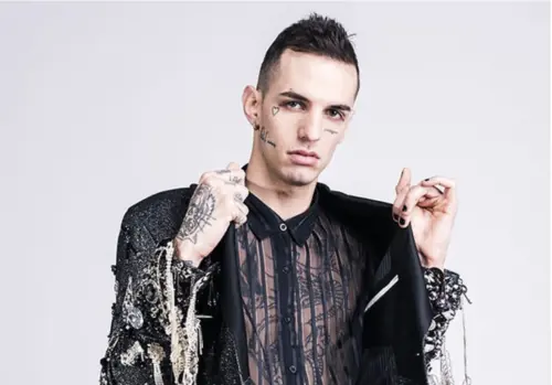 Achille Lauro, il ritorno all’Ariston tra scandali e rinascite: le sue quattro (più una) vite sanremesi