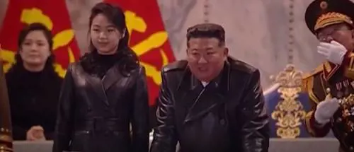 Il giacchetto, la soffiata degli 007, la parata militare: Kim ha “incoronato” la figlia? Cosa succede in Corea del Nord