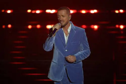 Sanremo, cosa hanno indossato i cantanti e i conduttori per la terza serata