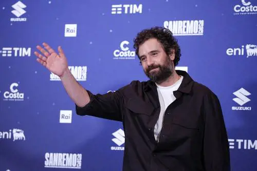 "Verdone commosso. Stasera canto L'ultima luna dal suo Borotalco"