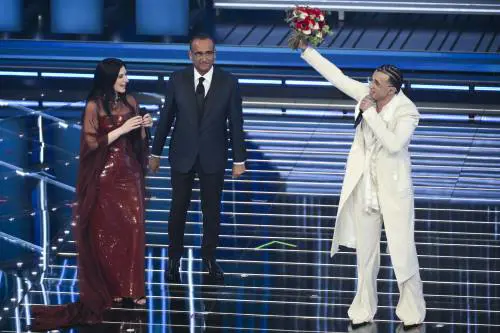 Sanremo, bene la terza serata. Conti: "Felice dello share alto tra i giovani"