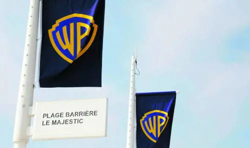 Su Warner Bros vince Paramount