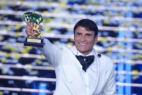 Sal Da Vinci sbanca l'Ariston e chiude l'era di Carlo Conti