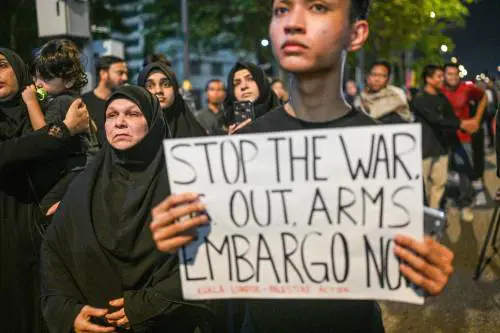 L'asse pro Pal si scalda con le piazze per l'Iran. Il link con sciiti e Aska