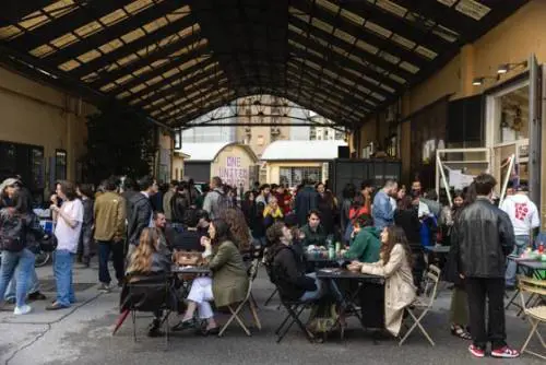 Il mercatino della domenica, tra vini e incontri