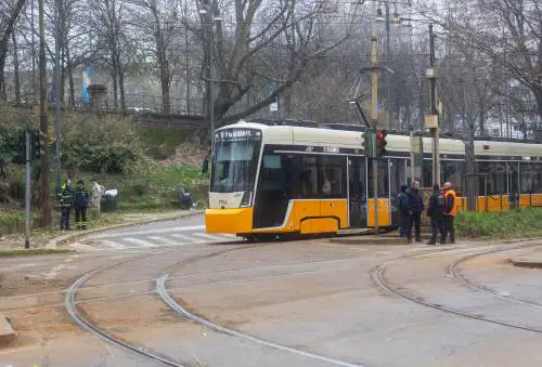 Altri sei mesi senza tram, in centro cresce il malessere