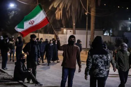 "Non temiamo le bombe ma la repressione". I racconti dalle piazze tra paura e speranza