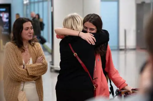 Italiani bloccati, il primo volo di rientro