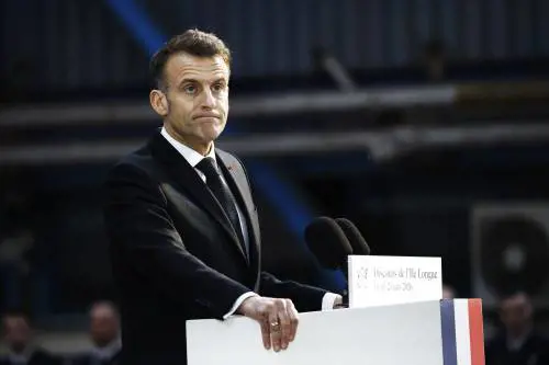 Macron riaccende il nucleare. Dubbi di Starmer sul conflitto