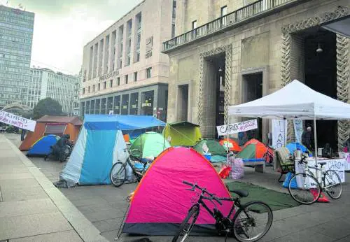 AAA milanesi doc cercasi per "Una piccola formalità"