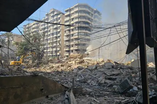 Furia Israele su Iran e Libano. Razzi sul voto per l'ayatollah