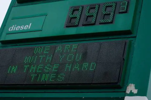 Fiammata del gas torna lo spettro '22. Petrolio ancora su