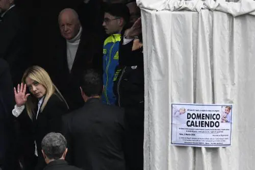 "Domenico è figlio di tutti noi". Al funerale del bimbo anche la premier Giorgia Meloni
