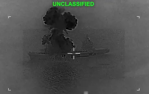 Colpita la porta-droni iraniana “Shahid Bagheri”: così gli Usa dominano la guerra sul mare