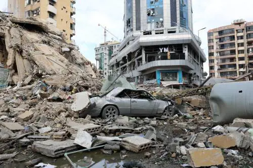 Trump: "L'Iran non è più il bullo del Medioriente". Teheran si scusa per i raid sui Paesi vicini e avverte: "Hormuz aperto, colpiremo solo navi Usa e Israele"