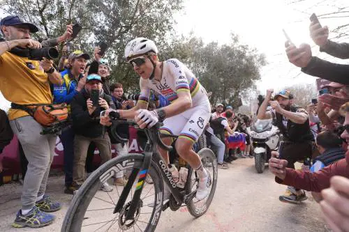 Pogacar, un poker già scritto. Allungo e assolo per il trionfo