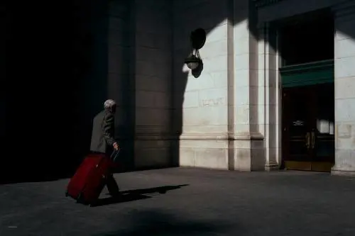 Nonni con la valigia. La seconda vita dei 200mila over 75. Traslocano al Nord per seguire i nipoti (e per curarsi)