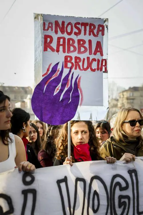 Il femminismo segue la bussola ideologica