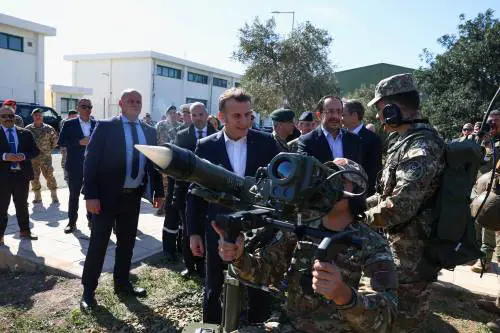 Scudo di Meloni, navi di Macron e caccia di Starmer: le mosse E4