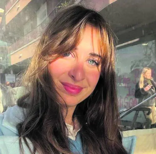 Si schianta con il parapendio. Era un regalo del fidanzato