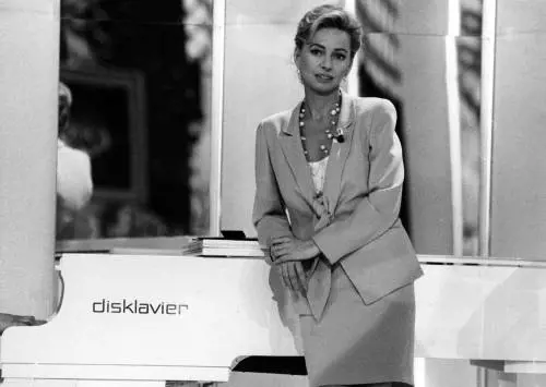 Addio a Enrica Bonaccorti, dai programmi alle storiche apparizioni: tutte le foto 