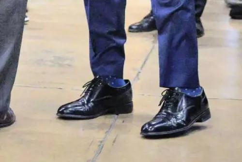 La passione di Trump per un paio di scarpe, le regala a tutti quelli della sua cerchia: ecco come mai