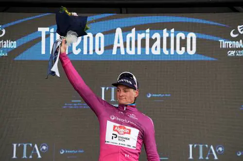 Vince Van der Poel. Pellizzari è leader