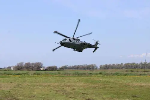 Typhoon, elicotteri e paracadutisti: tra gli incursori italiani per liberare un ostaggio dietro le linee nemiche