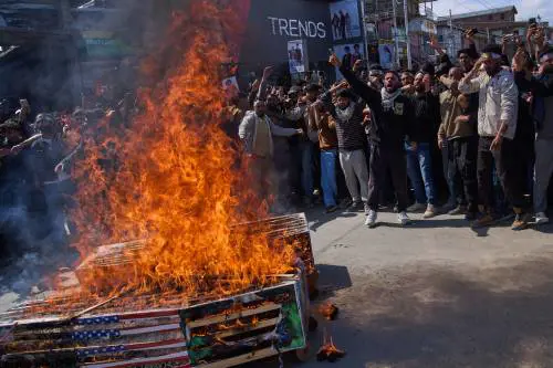 Iran, raid sul corteo del regime. Ankara abbatte il terzo missile