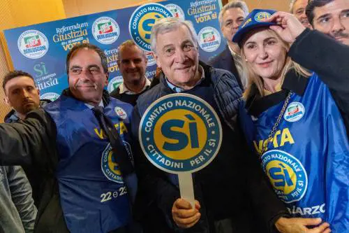 FI unisce l'Italia del Sì. Tajani: "Noi diversi da Gratteri"
