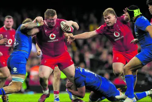 L'Italrugby si ferma sul più bello. Blackout in Galles
