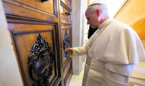 Il Papa si trasferisce nella sua residenza