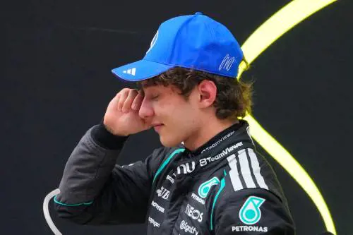 Le lacrime di Kimi: “L’avevo promesso all’Italia”. Hamilton: “Il duello con Charles? Divertente”