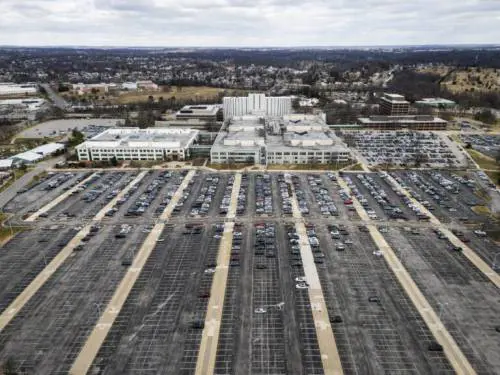 Bombe sui data center il fumo nero del Golfo inghiotte i chip e toglie corrente all’IA