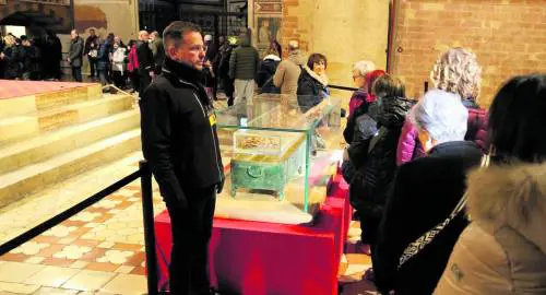 La truffa delle reliquie di San Francesco: vendute per migliaia di dollari ma sono false