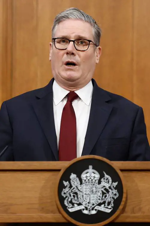 "No" di Londra e Berlino. E anche l'Ue si tira fuori. "Non è nell'area Nato"