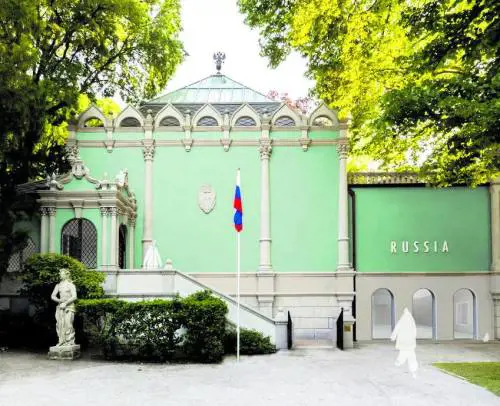 Il duello in Biennale? È solo rinviato