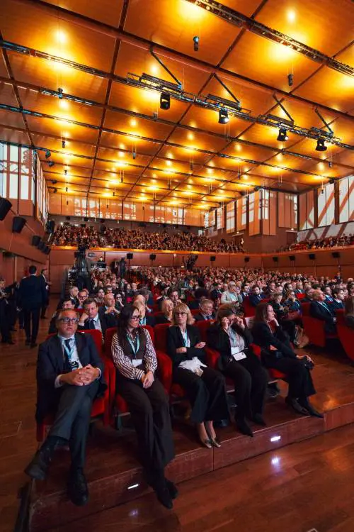 Economia, presidente Fontana: “Lombardia motore del Paese, da consulenti finanziari contributo importante”