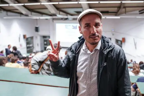 Missili iraniani e frasi choc, nuova bufera su Baya: oggi ospite dei 5Stelle alla Camera