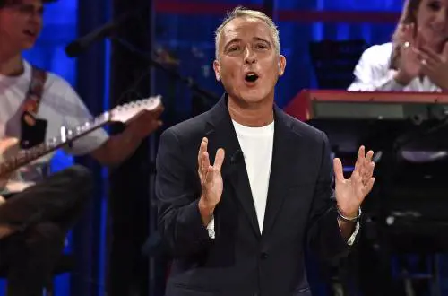 “Servo”, “cogl...”, "leccac...”. La vergogna social contro Diaco per il Sì al referendum