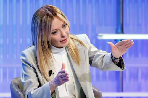 Meloni: "Delmastro leggero". Poi il sospetto della "manina"