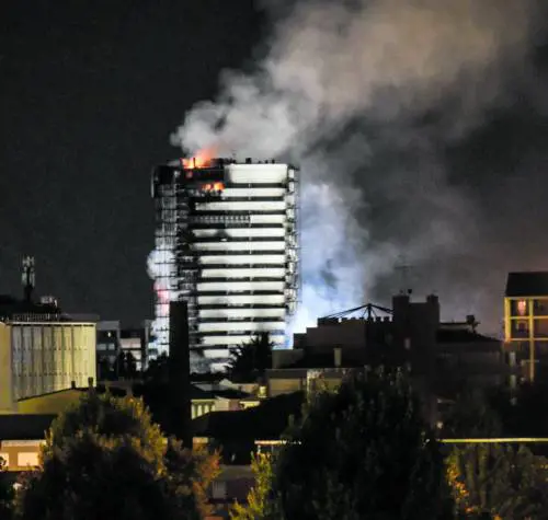 Rogo della Torre dei Moro, nove condanne per i pannelli