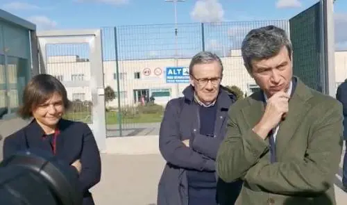 La sinistra ancora in silenzio. Ma andò in visita da Cospito